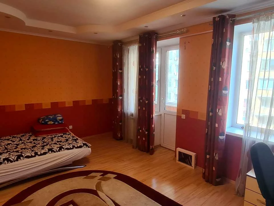 Квартира. Київ, Микільсько-Слобідська вулиця