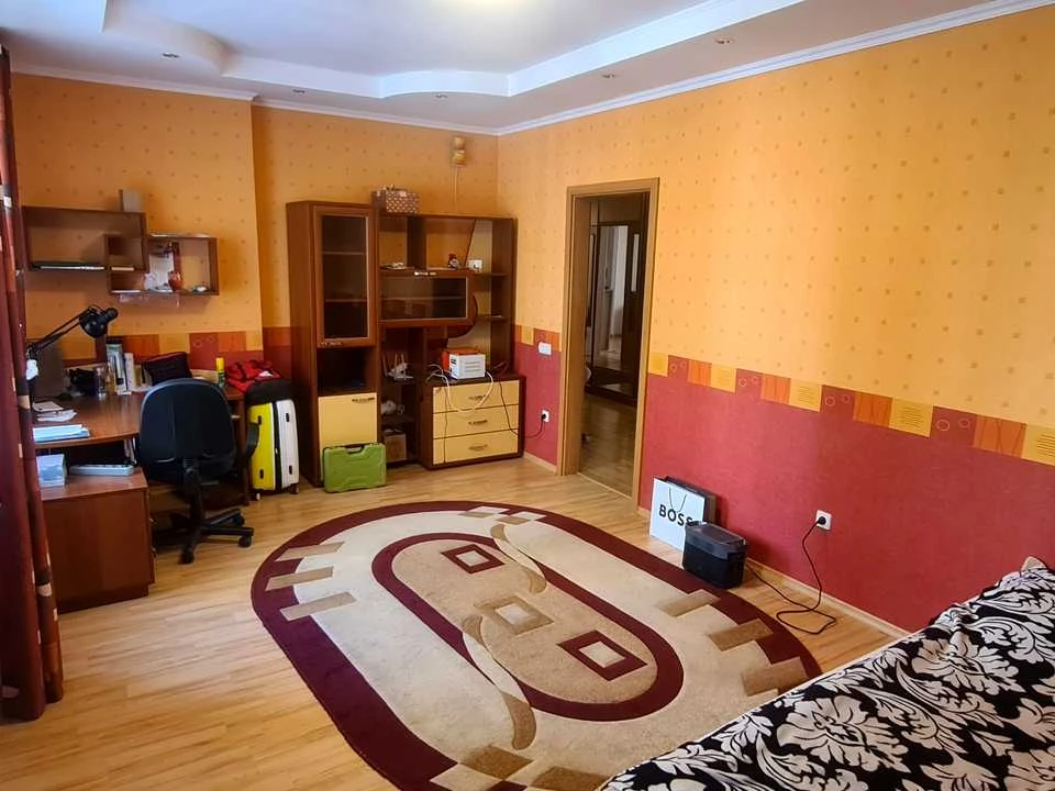 Квартира. Київ, Микільсько-Слобідська вулиця