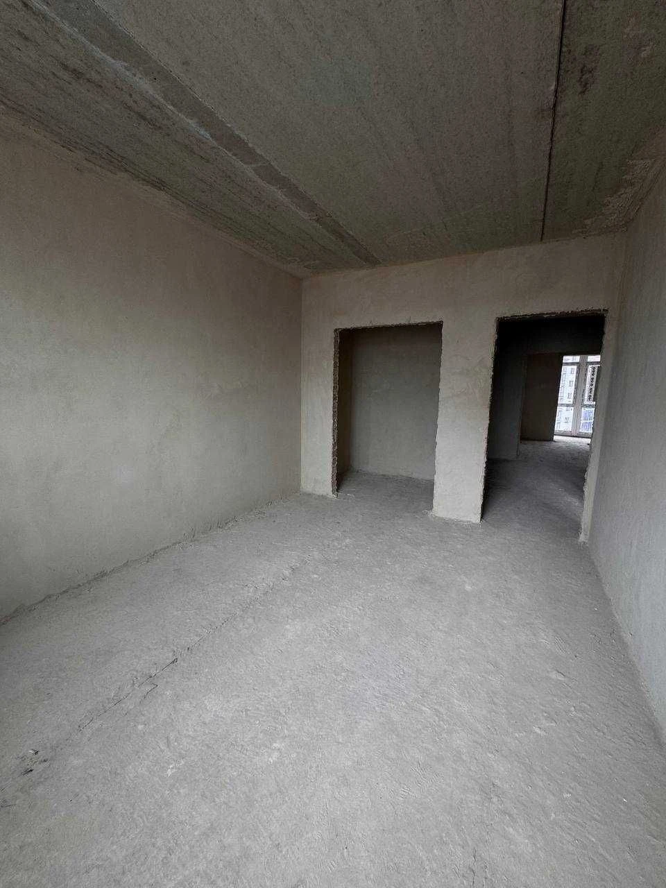 Large 3-bedroom apartment ready for renovation! Occupied complex