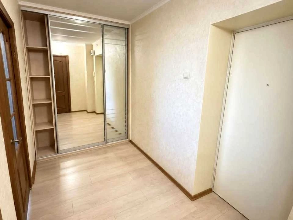 Квартира. Київ, Бориспільська вул.