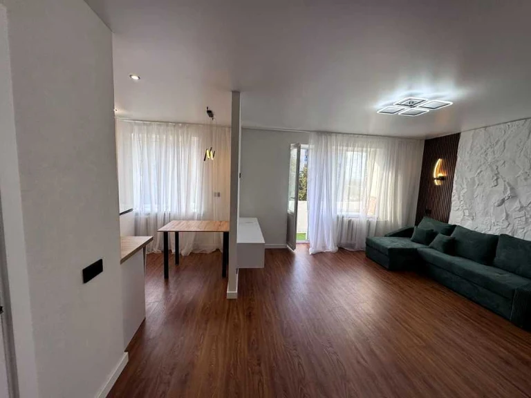 Apartment. Ivano-Frankivsk, Vovnychyntska st.
