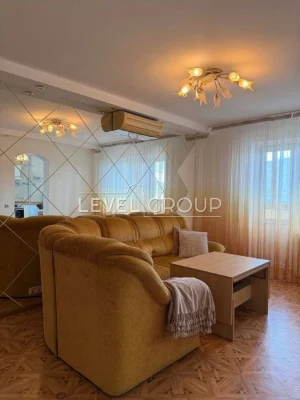 Offering a spacious and bright apartment with good renovation