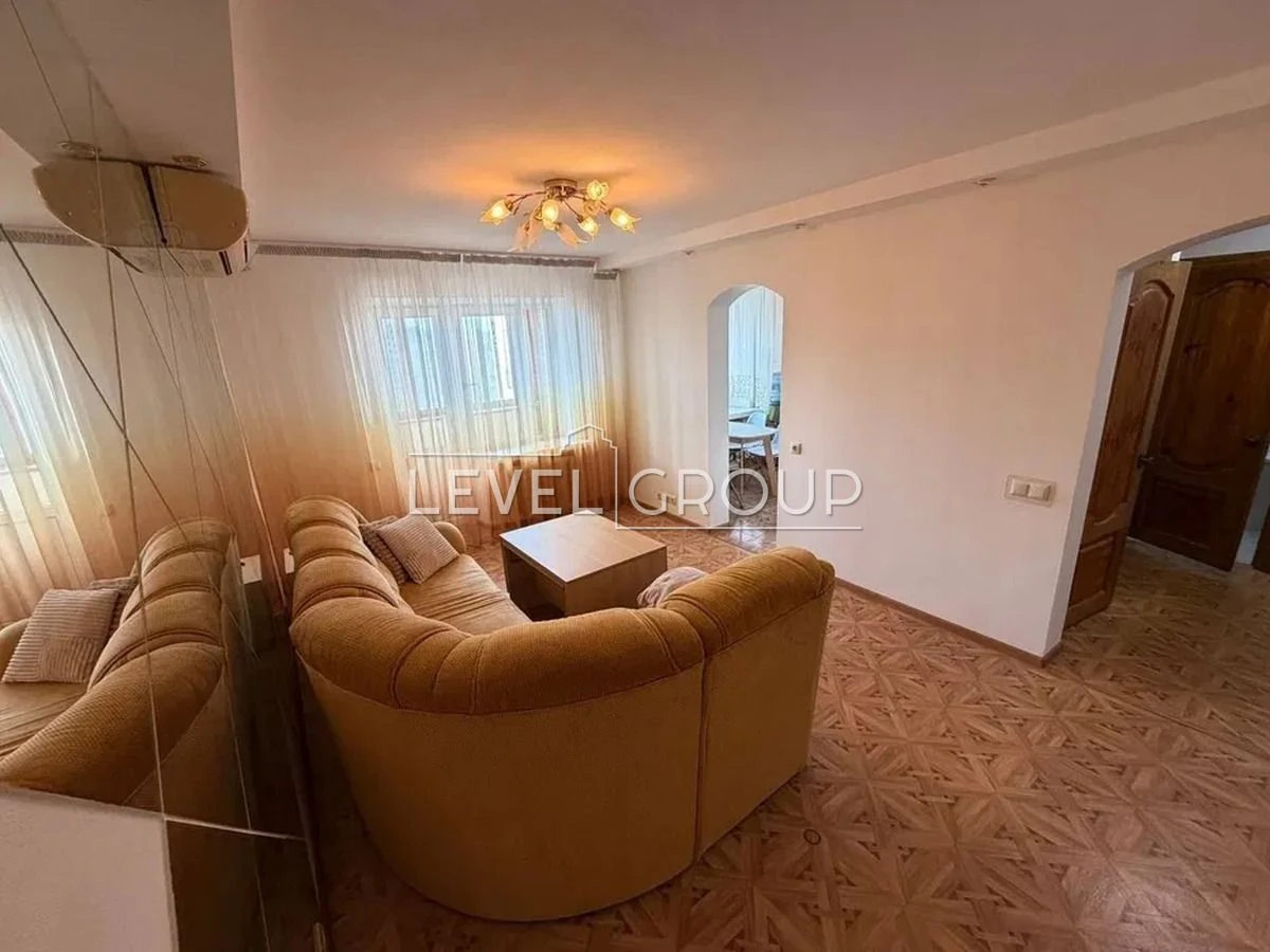 Offering a spacious and bright apartment with good renovation