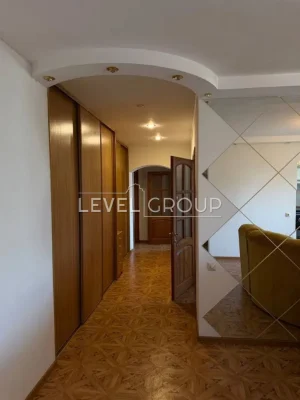 Offering a spacious and bright apartment with good renovation