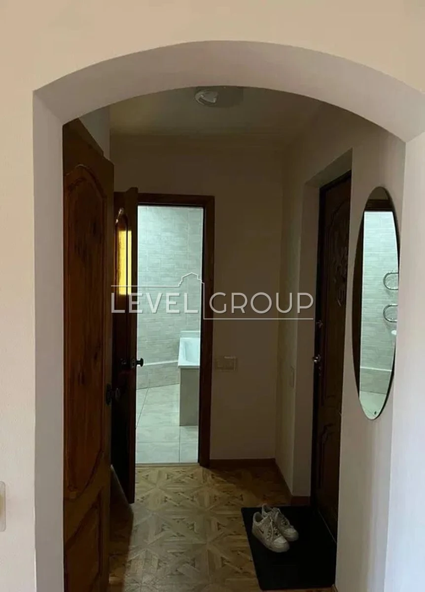 Offering a spacious and bright apartment with good renovation