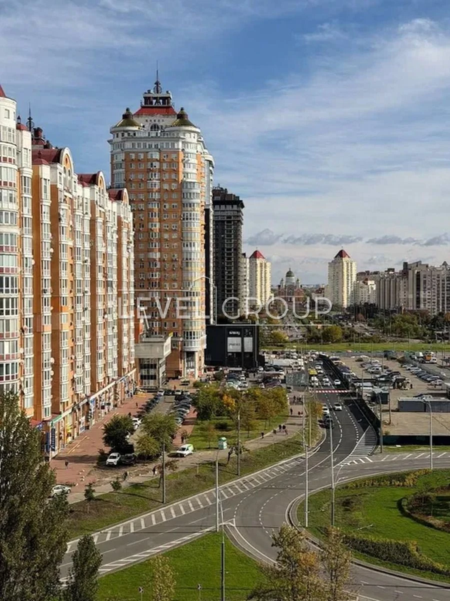 Offering a spacious and bright apartment with good renovation