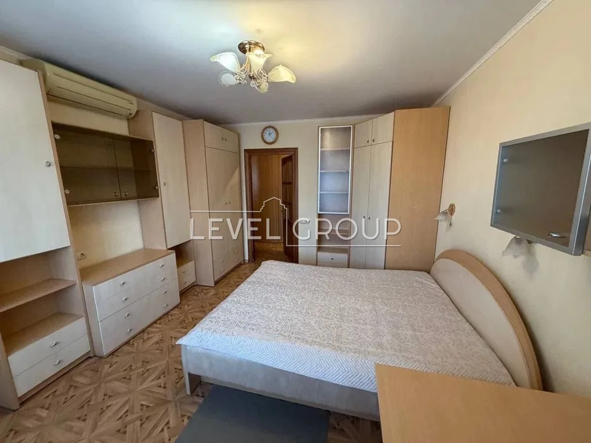 Offering a spacious and bright apartment with good renovation
