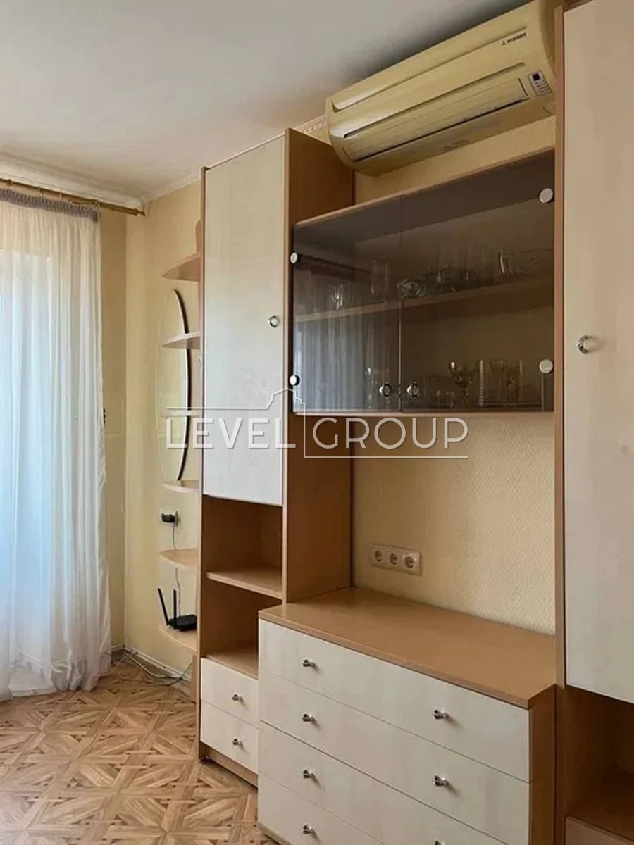 Offering a spacious and bright apartment with good renovation