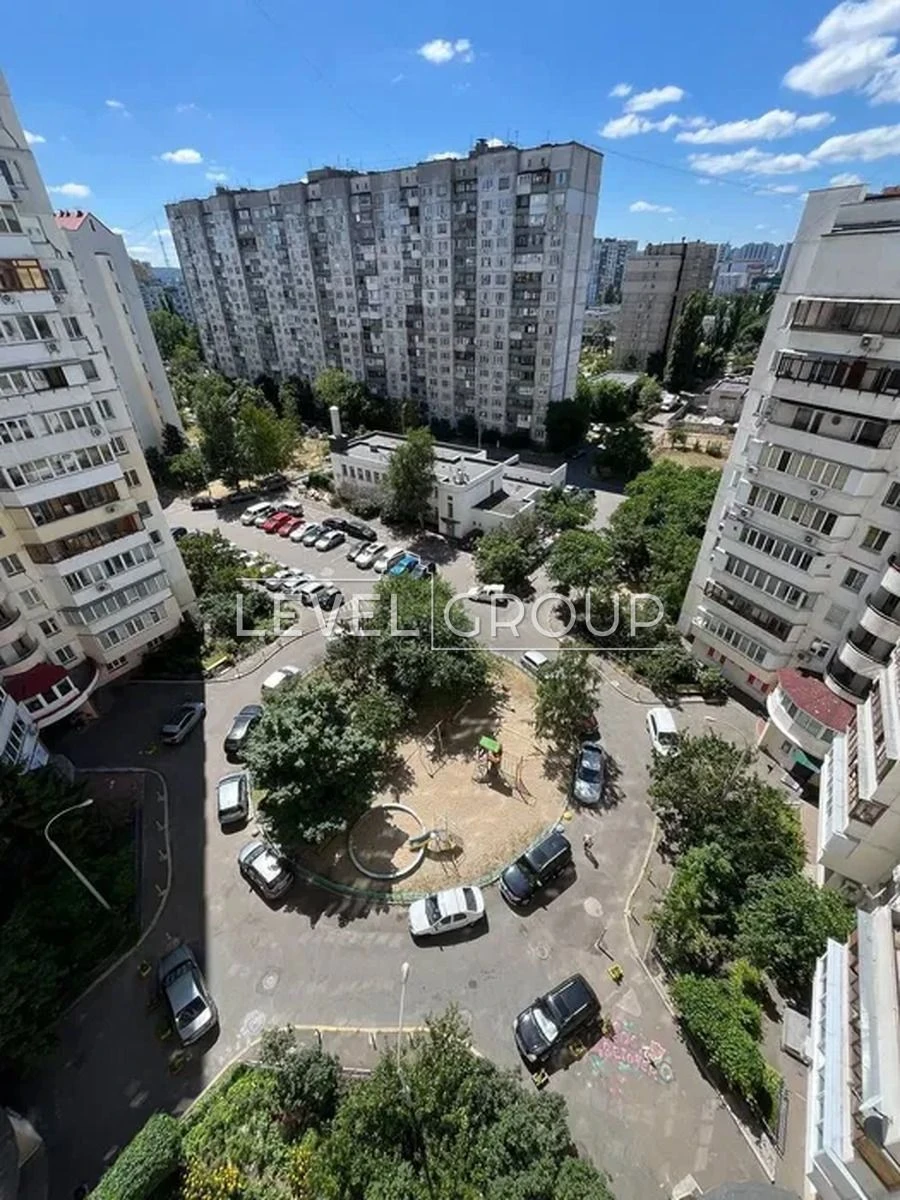 Offering a spacious and bright apartment with good renovation