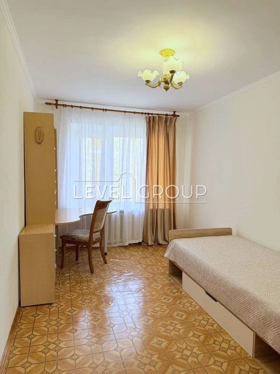 Offering a spacious and bright apartment with good renovation