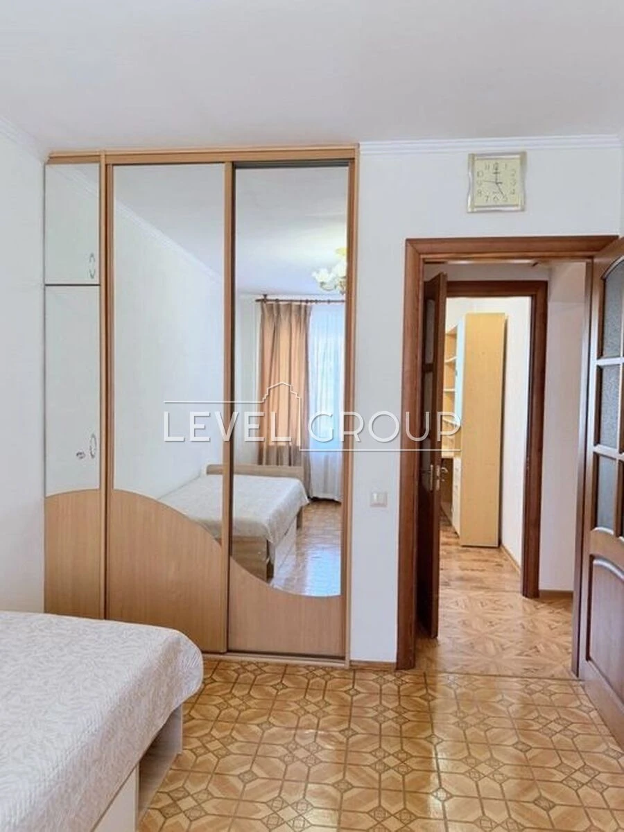 Offering a spacious and bright apartment with good renovation