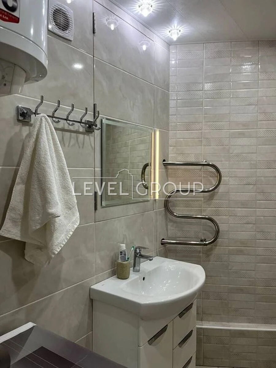 Offering a spacious and bright apartment with good renovation