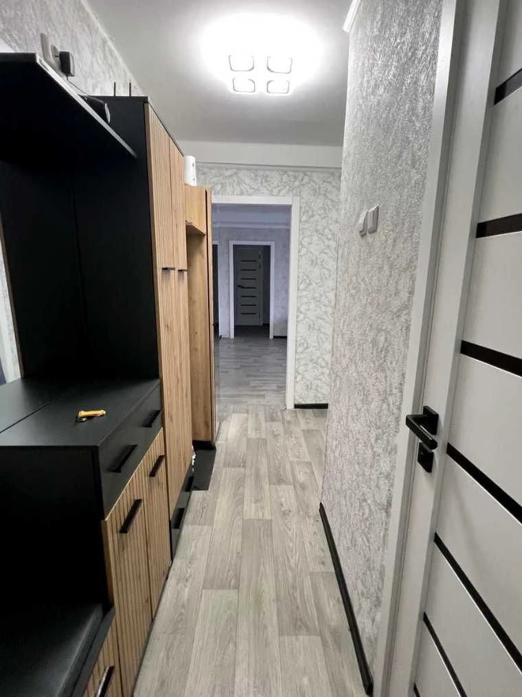 Продаж 3-кімнатної квартири світлої та просторої з меблями