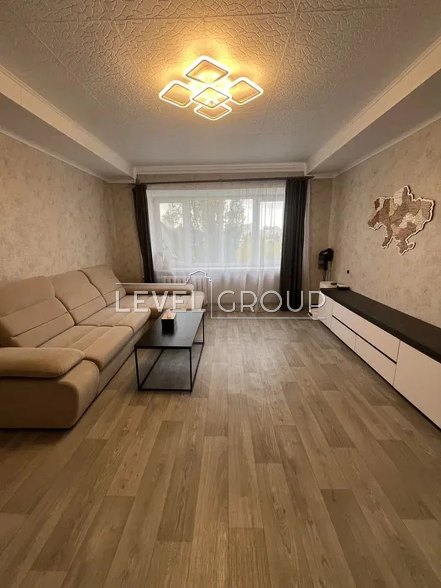 Продается 3-комнатная квартира общей площадью 64 м²