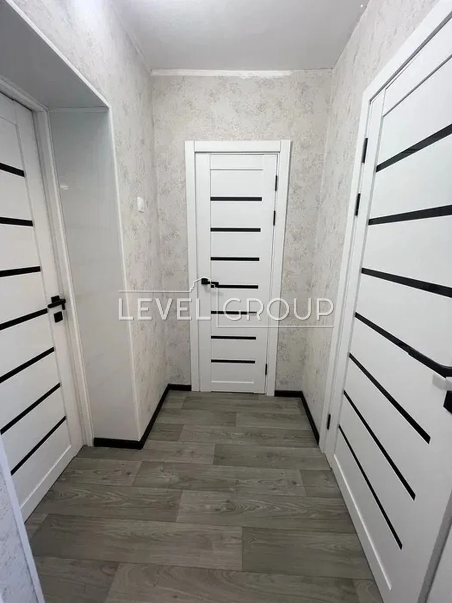 Продается 3-комнатная квартира общей площадью 64 м²