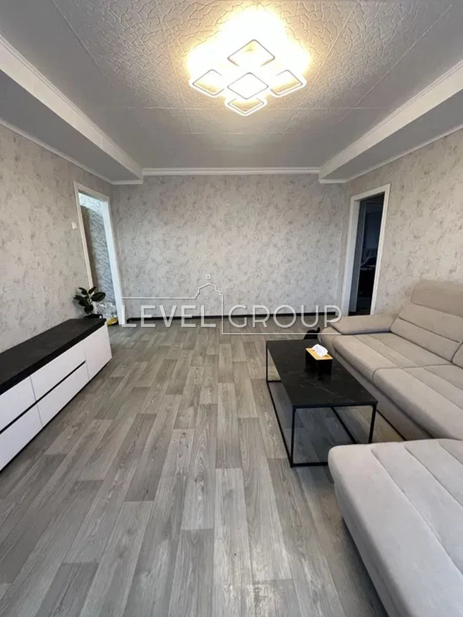 Продается 3-комнатная квартира общей площадью 64 м²