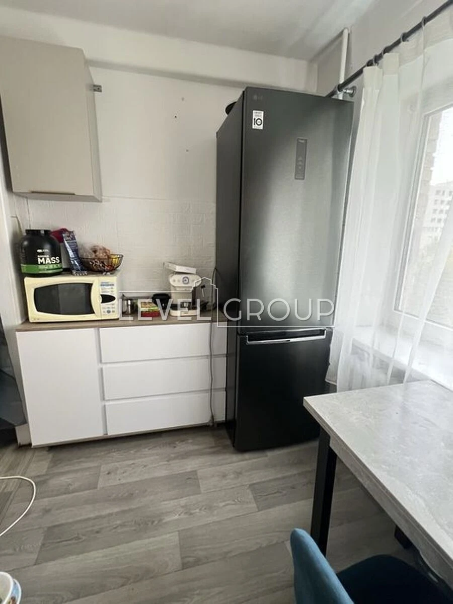 Продается 3-комнатная квартира общей площадью 64 м²