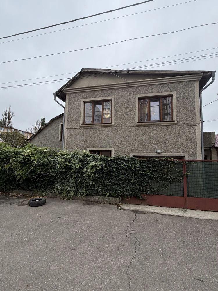 Дом в городе, локация - центр Таирово, 5.5 соток