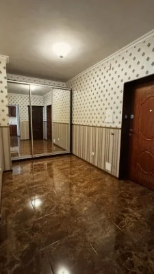 Продається 1-кімнатна квартира 46 м², вулиця Драгоманова, 2А