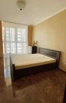 Продається 1-кімнатна квартира 46 м², вулиця Драгоманова, 2А