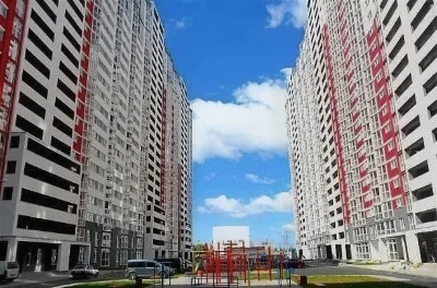 Продається 1-кімнатна квартира 46 м², вулиця Драгоманова, 2А