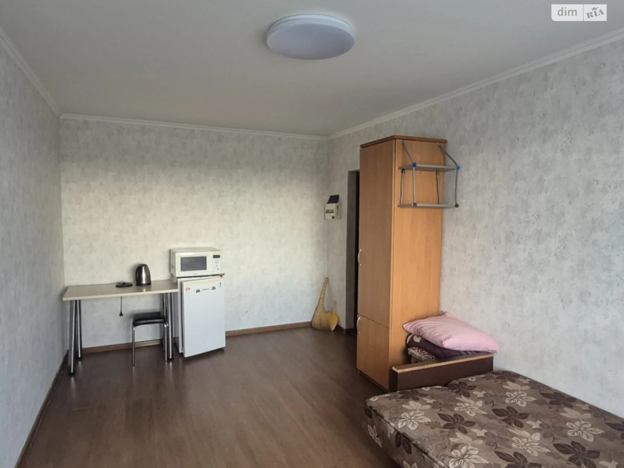 Long-Term Rent: Room in a Property