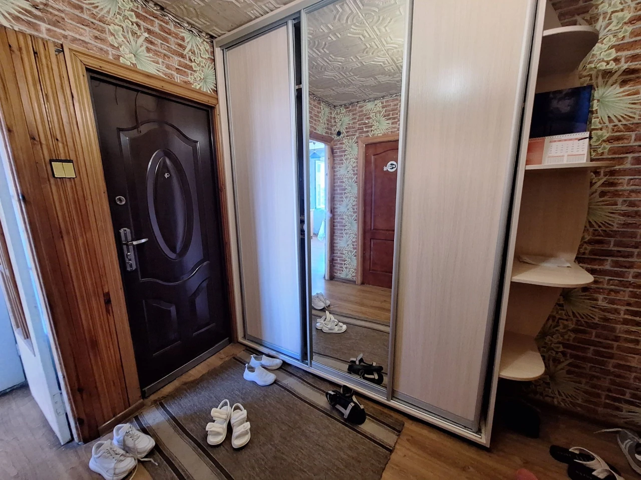 Available Bedroom for a Girl on Chaykovskogo Street