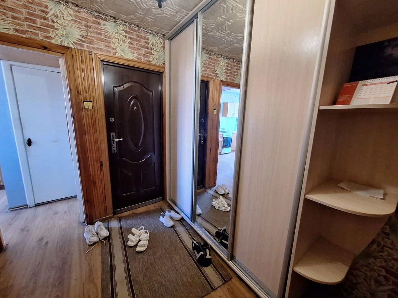 Available Bedroom for a Girl on Chaykovskogo Street