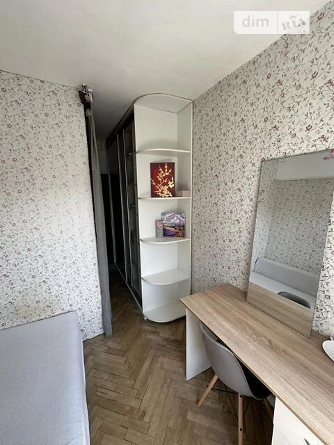 Сдается комната в аренду на ул. Вышгородская 50Б на длительный срок