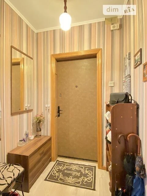 Здам в оренду кімнату на вул. Ревуцького 11Г довгостроково •