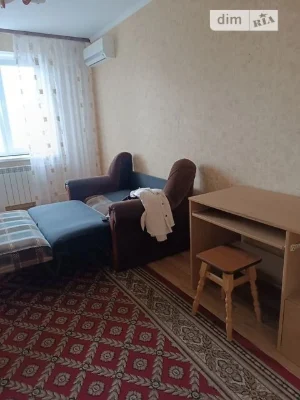 Здається в оренду кімната на вулиці Азербайджанська, 8Б, на довгий термін