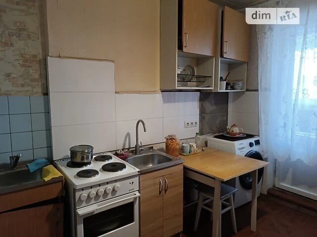 Здається в оренду кімната на вулиці Азербайджанська, 8Б, на довгий термін