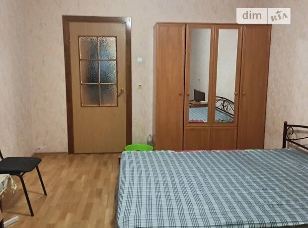 Здам в оренду кімнату на вул. Олени Пчілки 2Б довгостроково