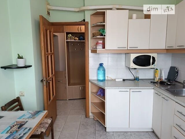Здам в оренду кімнату на вул. Микільсько-Слобідська 6/2 довг