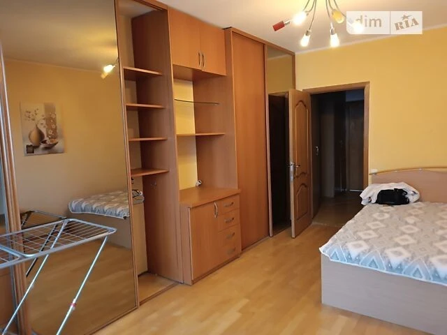 Здам в оренду кімнату на вул. Микільсько-Слобідська 6/2 довг