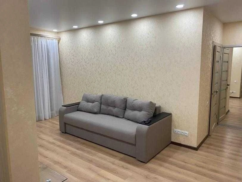 Selling a 3-room apartment in the Botanical Garden with major renovations.