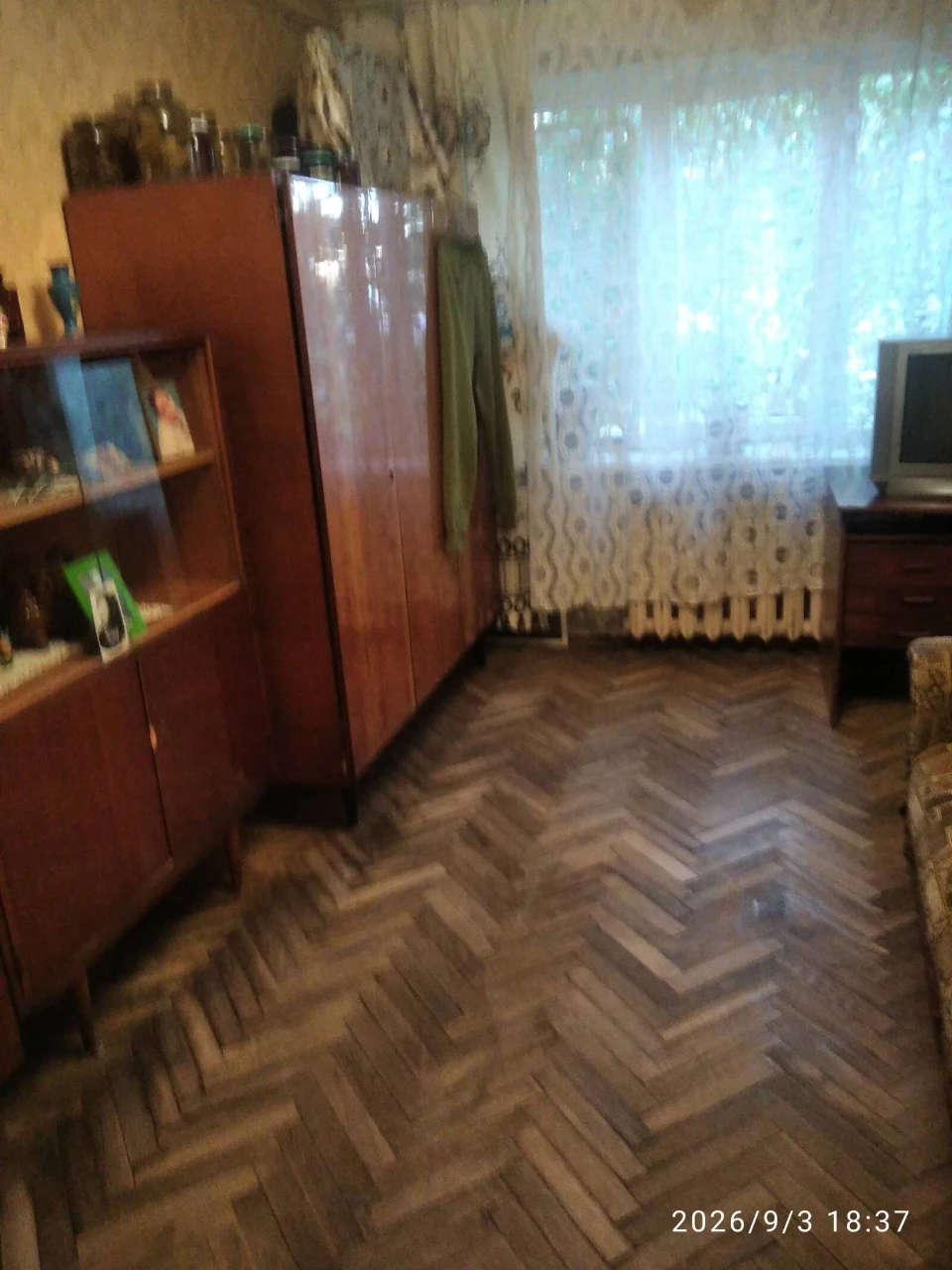 Одаю кімнату для жінки на Воскресенці