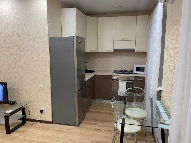 Selling a 3-room apartment in the Botanical Garden with major renovations.