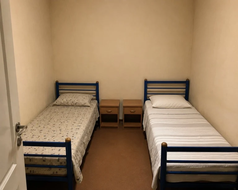 Здається в гуртожитку двомісна кімната