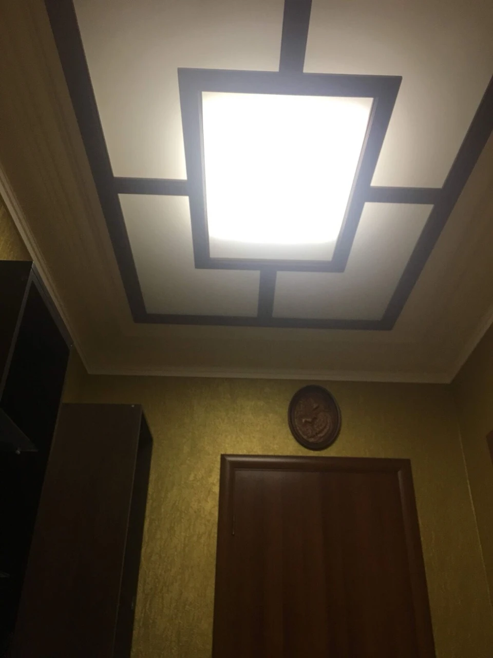 Здається 2 кімнати разом або окремо. Метро Осокорки(пішки),