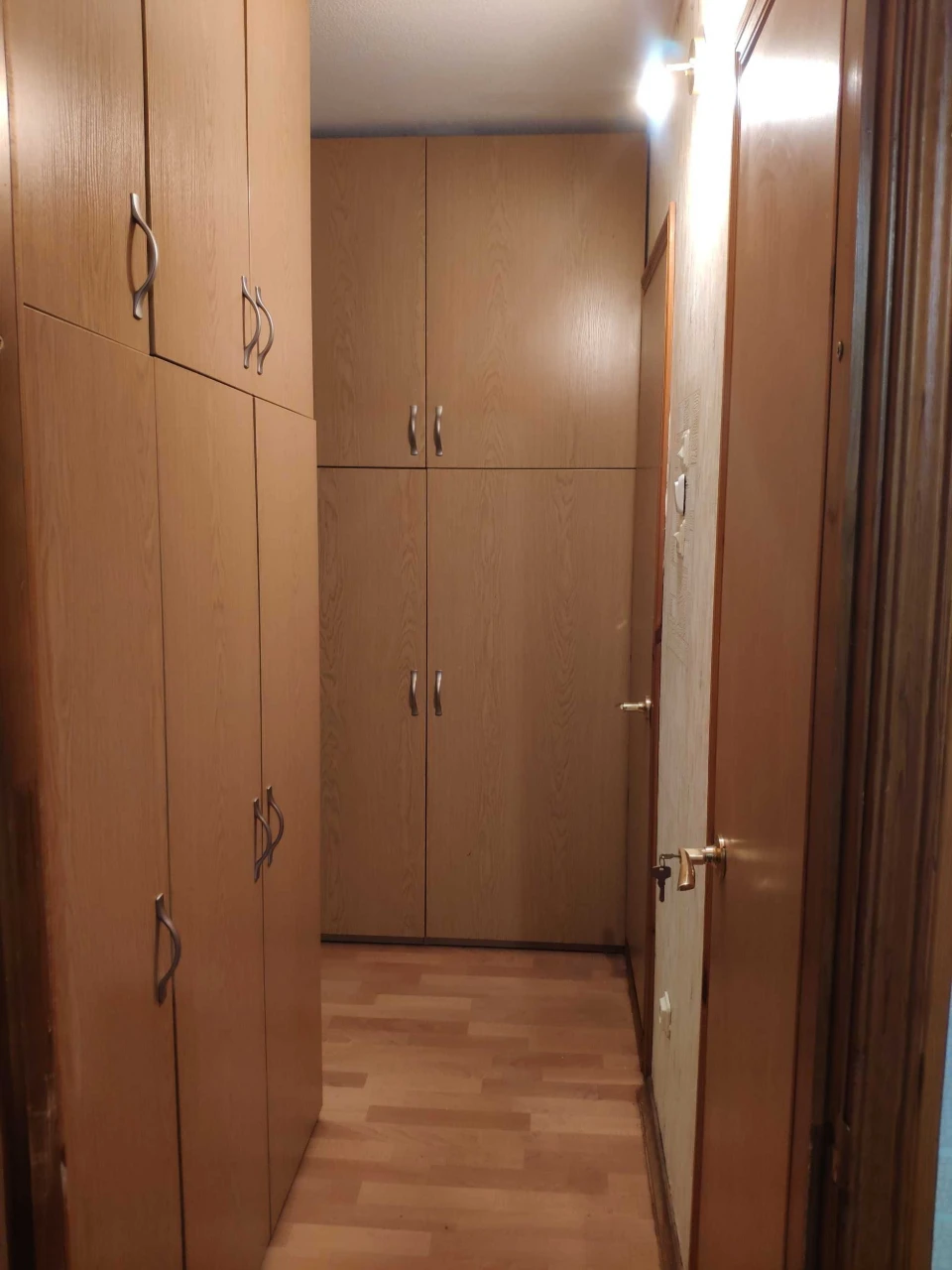 Окрема кімната 16 м² "під ключ" БЕЗ КОМПЛЕКТА НЕЛЕЖНОГО гарний стан