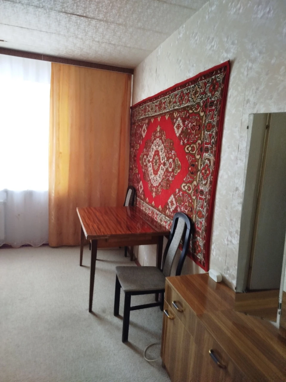 Сдается комната в 3-комнатной квартире на Виноградаре