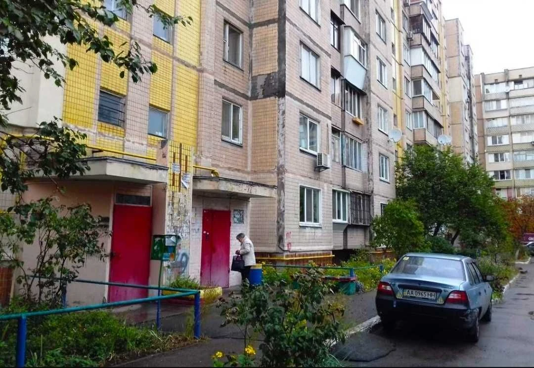 Здам окрему кімнату для дівчини або чоловіка.
