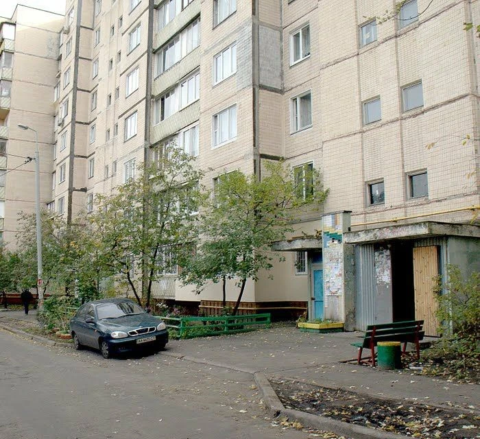 Здам окрему кімнату для дівчини або чоловіка.