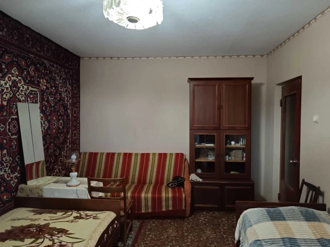 Здам окрему кімнату для дівчини або чоловіка.