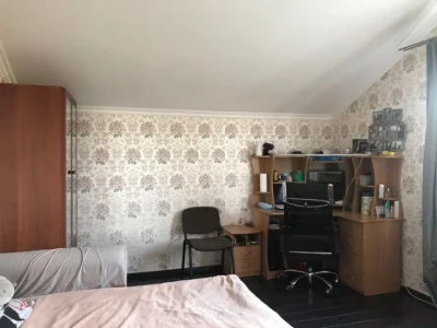 Здається одна кімната в приватному будинку