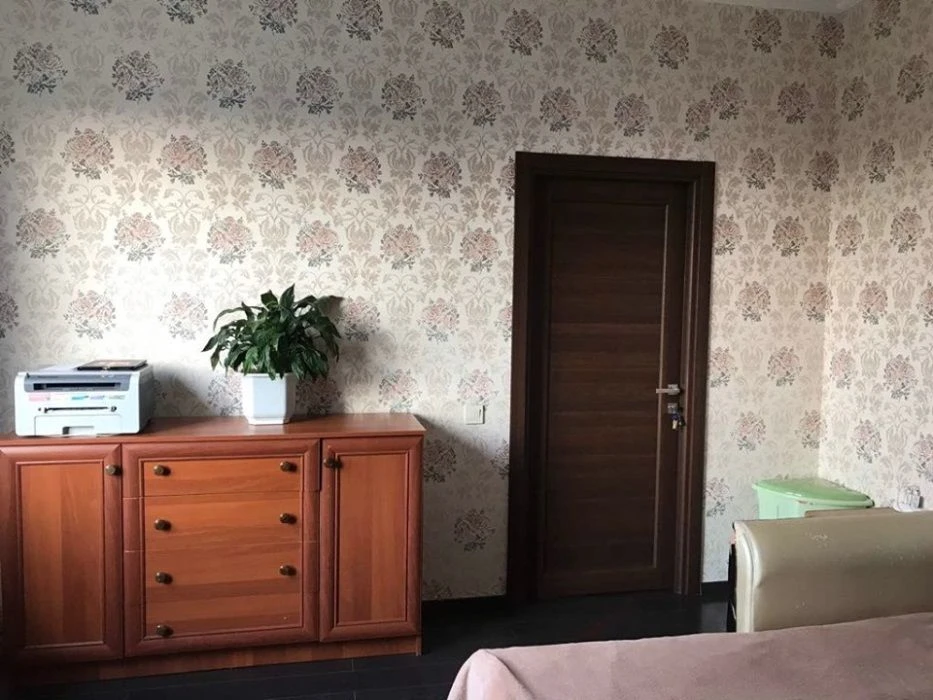 Здається одна кімната в приватному будинку