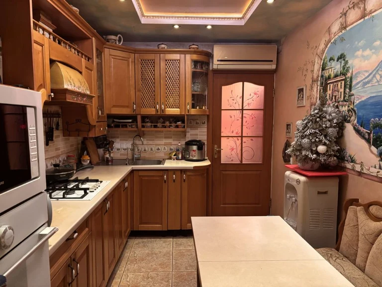 Rent of rooms in a cozy 5-room apartment