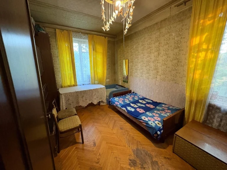 Rented furnished room in a 3-room apartment.