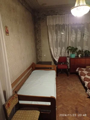 Здаються  мебльована 1 кімната в 3-кімнатній квартирі.
